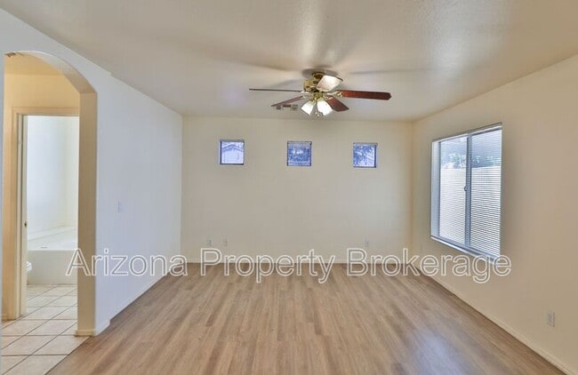 Building Photo - 1710 E Horseshoe Ave