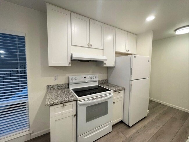 Building Photo - Coming Soon! Fully updated 2 bedroom 1.5 bath condo, walk to Ygnacio Plaza & Heather Farms Park!