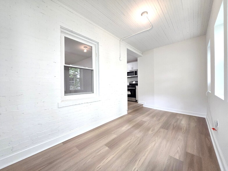 Building Photo - 4526 Avondale St
