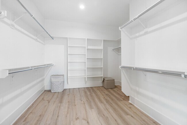 Building Photo - 3410 Baer St