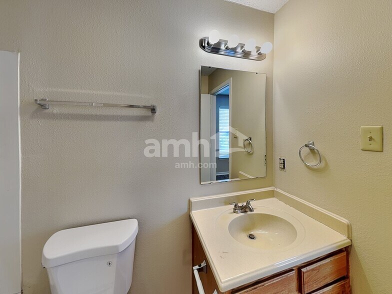 Building Photo - 8845 Limberlost Ct