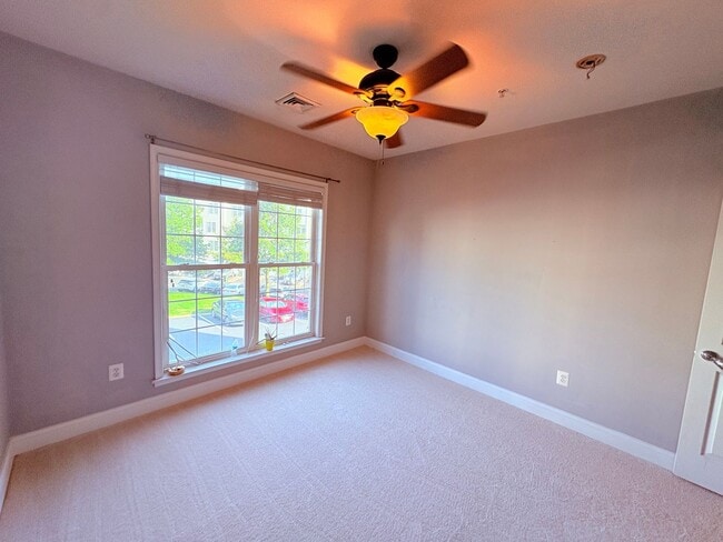 Building Photo - POTOMAC CLUB - TOWNHOUSE CONDO