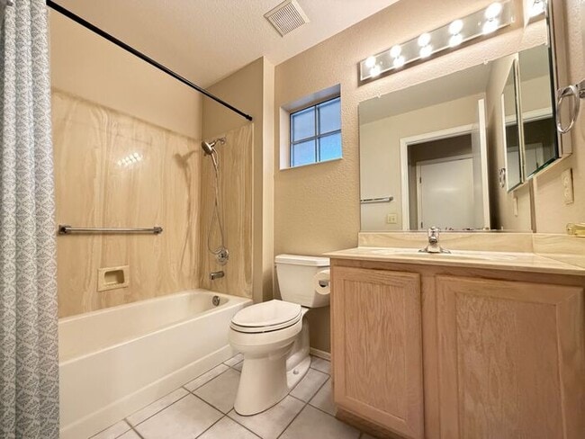 Building Photo - Carry Over Showing: This property has been shown before and will be rented to the first most qual...