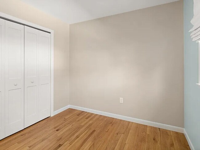 Building Photo - Modern Comfort on East Terrace — Perfect for Families or Professionals