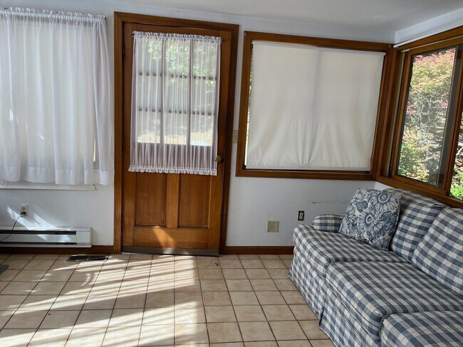 Building Photo - 93 Lantern Ln