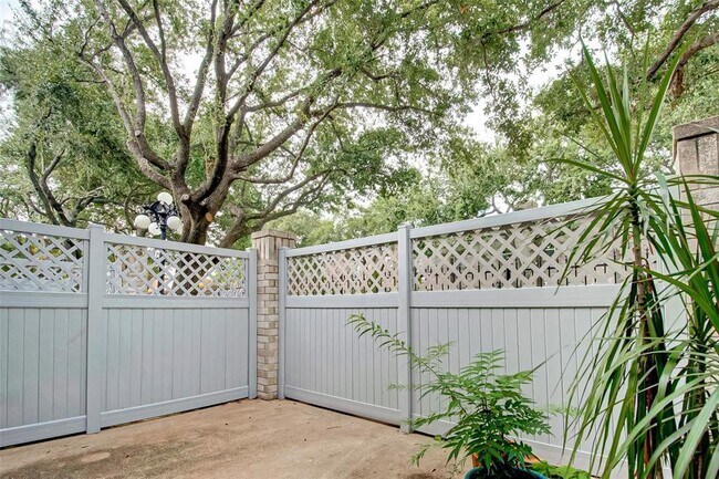 Building Photo - 6000 Reims Rd