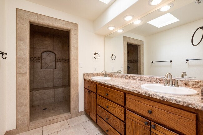 Master Bathroom - 2365 Saturn Cir