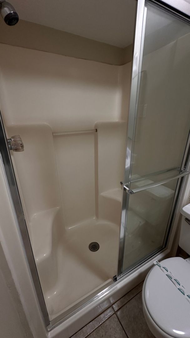 Building Photo - Nice 1 Bed 1 Bath Unit! Available Now!
