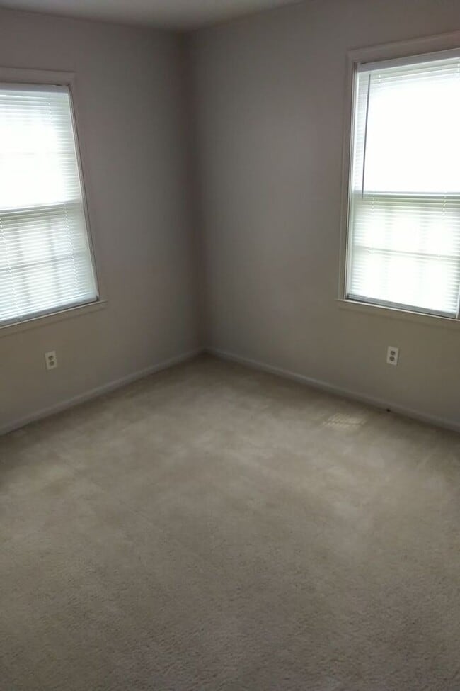 Building Photo - 2 Bed, 1 Bath Bungalow