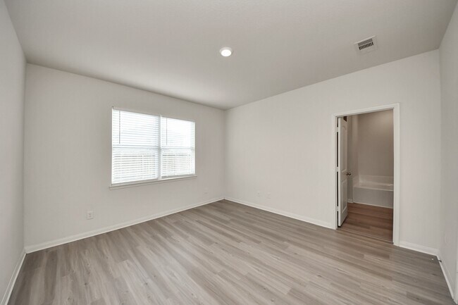 Building Photo - 305 Wayne County Dr