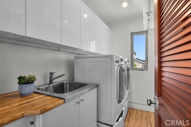 Building Photo - 330 Calle de Arboles