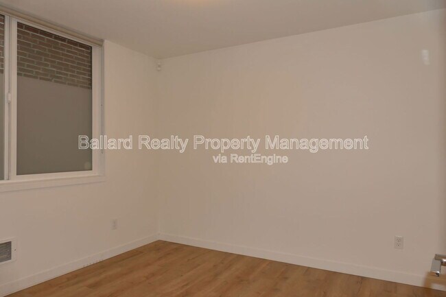 Building Photo - 1121 E Howell St