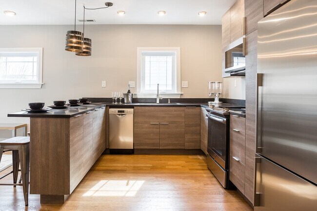 Building Photo - 35 Champney St