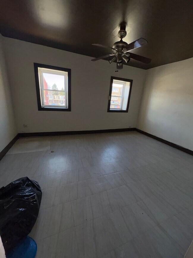 Building Photo - 4835 N Broad St