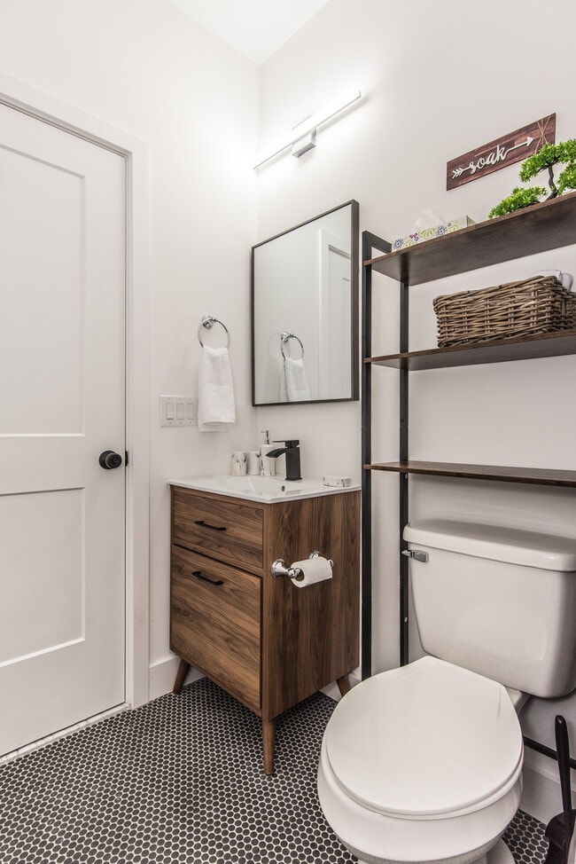 Building Photo - 2435 Master St