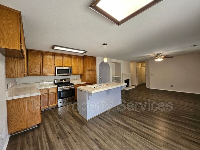 Building Photo - 3533 Des Moines Dr