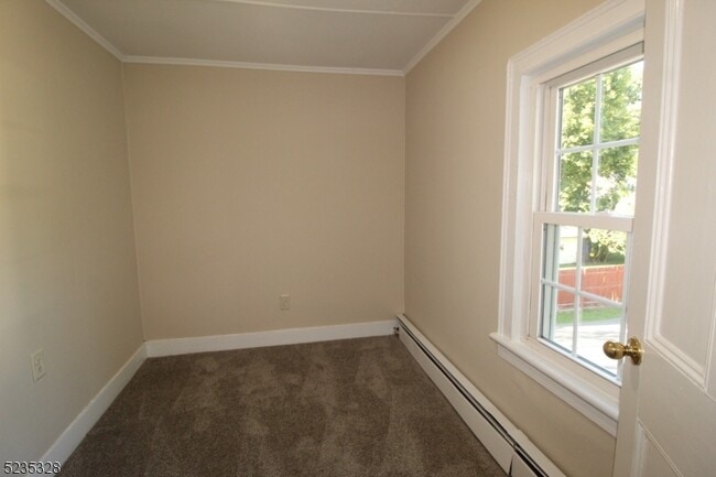 Building Photo - 28 White Meadow Ave