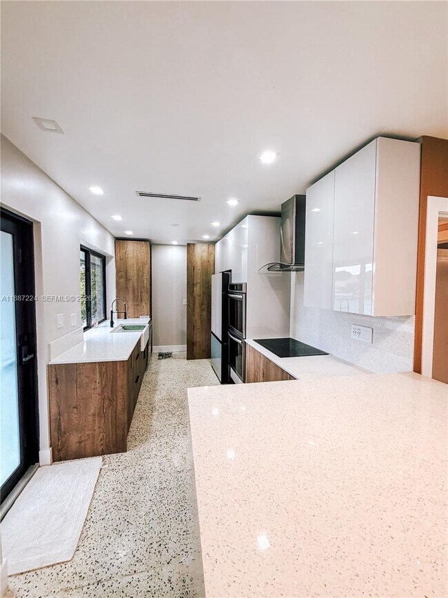 Building Photo - 425 NE 103rd St