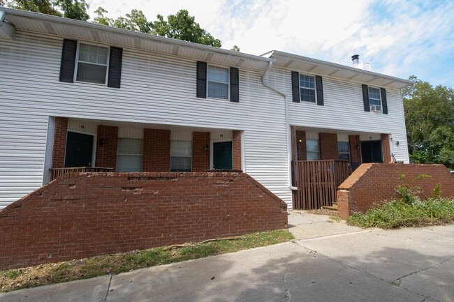 Building Photo - 3 Bed 2 bath Townhome