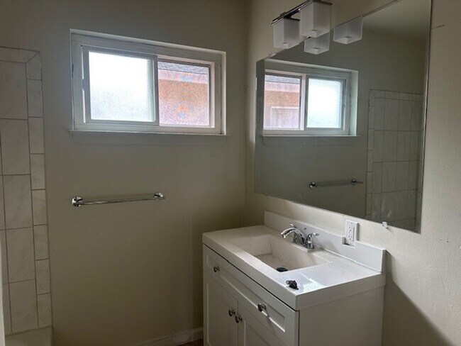 Building Photo - 55-1502