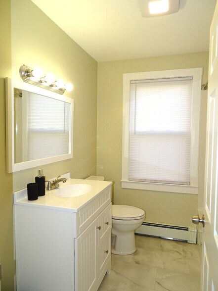 Building Photo - 303 Bishop St