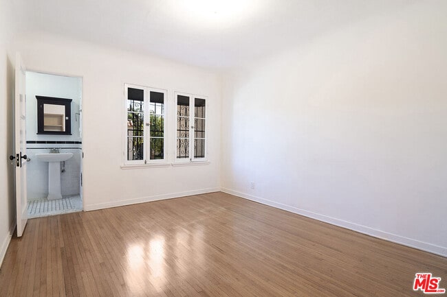 Building Photo - 1040 S Alfred St