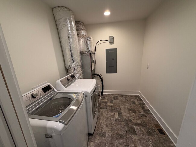 Building Photo - Beautiful Modern Home in Nashville Near the Fairgrounds