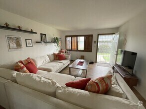 Building Photo - MOVE IN SPECIAL! Move in before August 1, ...