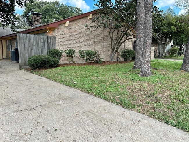 Building Photo - 9618 S Petersham Dr