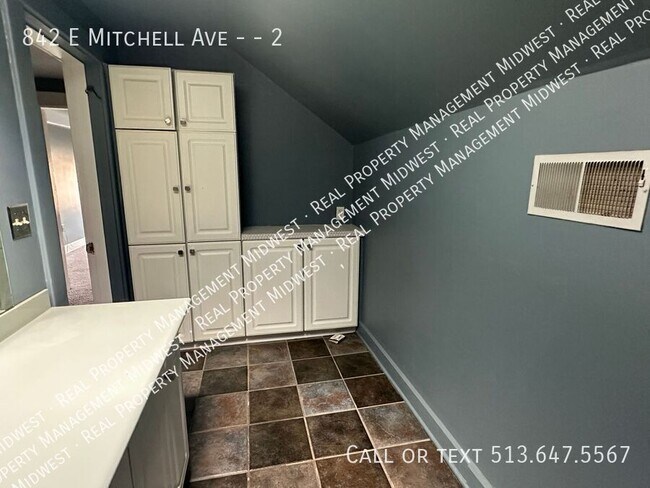 Building Photo - 842 E Mitchell Ave