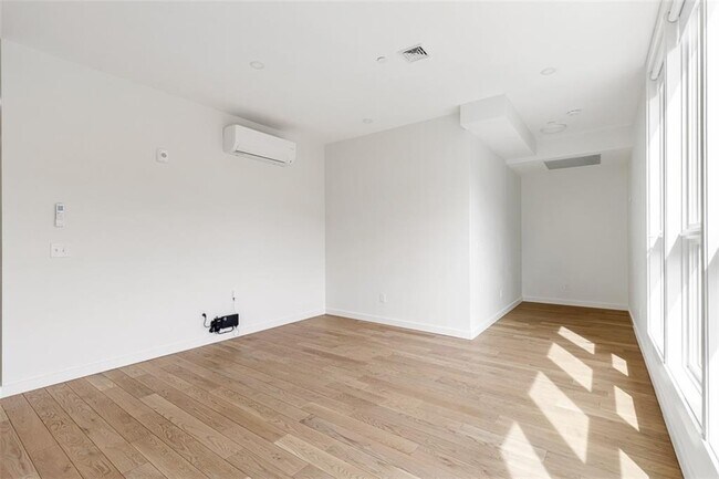 Building Photo - 71 Richmond St