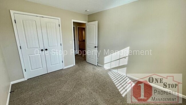 Building Photo - Gorgeous 4 bedroom, 2.5 bath home in Raymore!