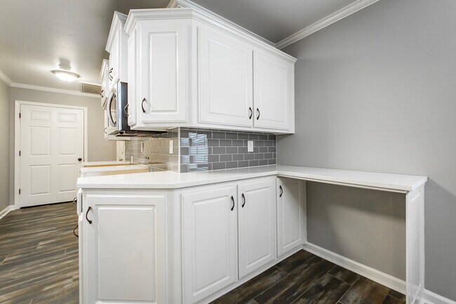 Building Photo - 31 Newcastle Dr