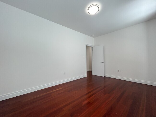 Building Photo - 609 W 137th St