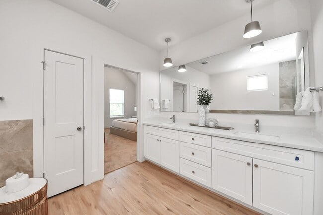 Building Photo - 1053 Glenn Ave