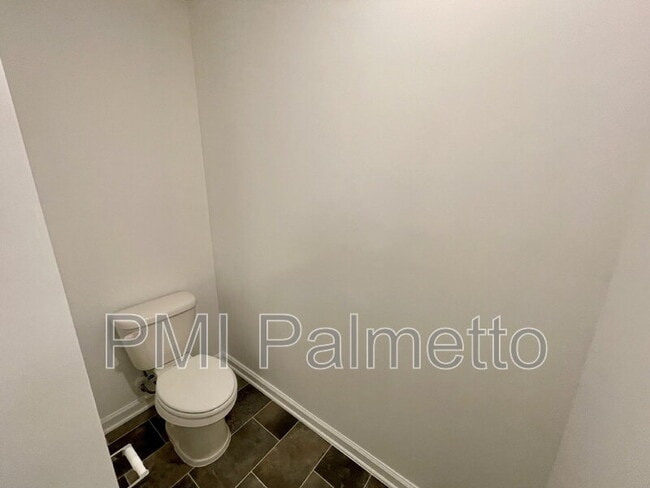 Building Photo - 341 Liliana Dr