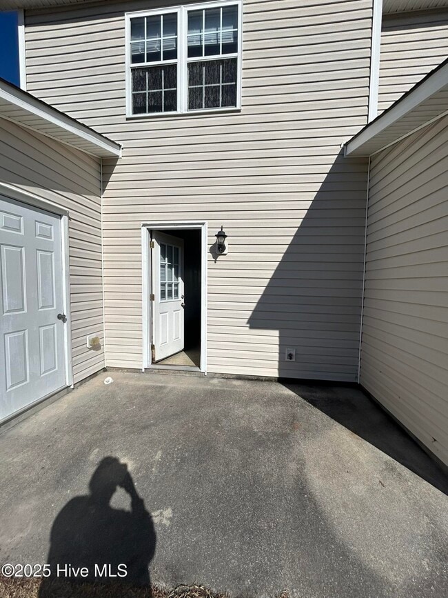 Building Photo - 211 Bridgewood Dr