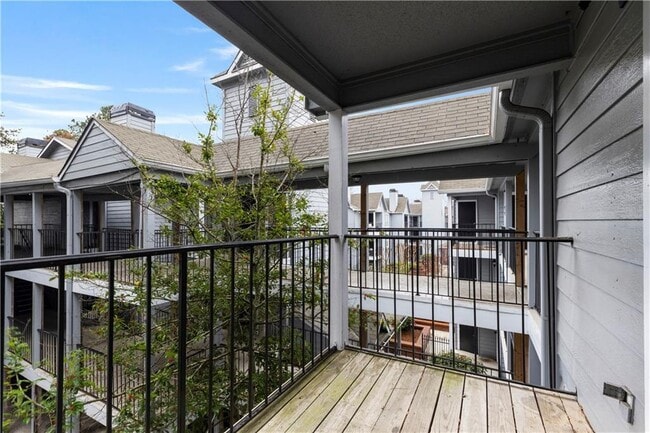 Building Photo - 640 Granville Ct