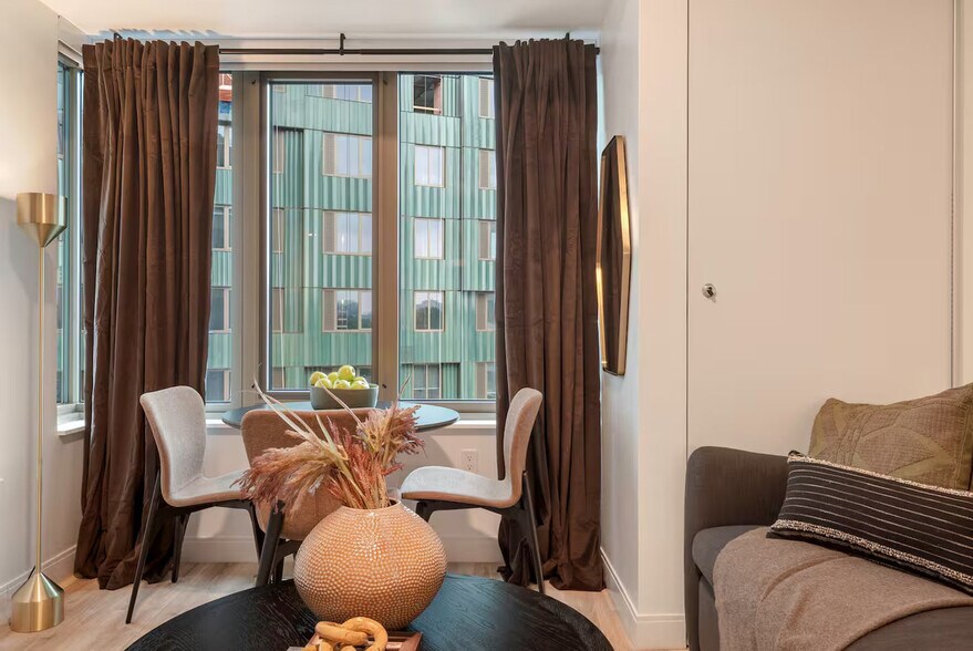 Building Photo - 40 Western Ave