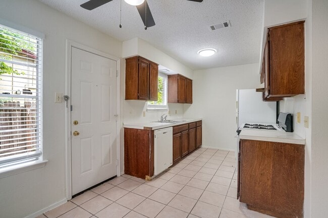 Building Photo - 10310 Little Pebble Dr