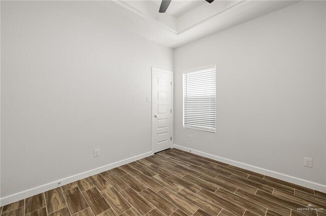 Building Photo - 30 Violet Ave W