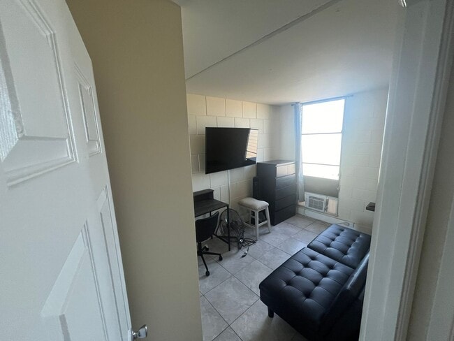 Building Photo - Pearl City 2BR Condo – Near Pearl Harbor – Parking Included – Available Now