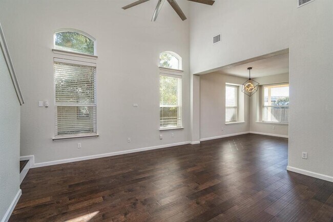 Building Photo - 9628 Beechnut Dr