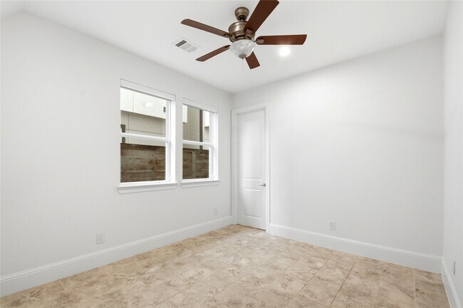 Building Photo - 2119 Taft St