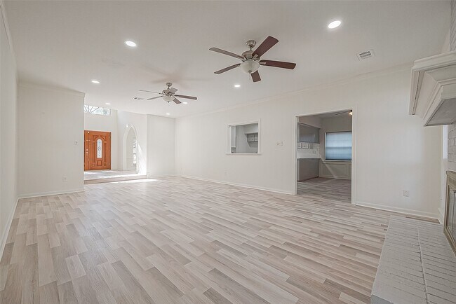 Building Photo - 1015 Sugar Lakes Dr