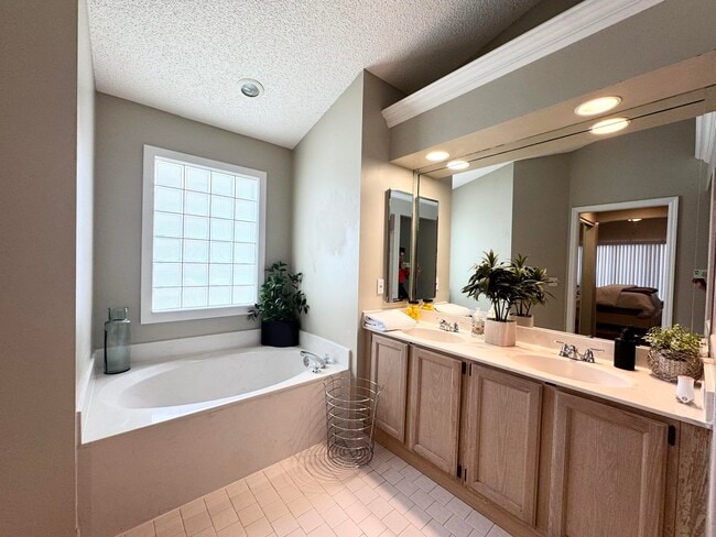 Building Photo - 13297 Emerald View Ct