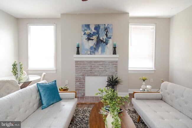 Building Photo - 104 S Loudoun St