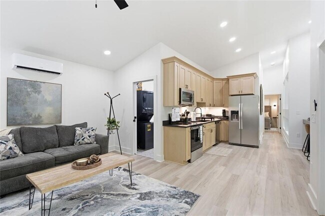 Building Photo - 3203 Navajo Cir