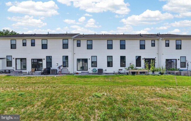 Building Photo - 1047 Watson Ct