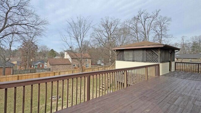 Building Photo - 1122 Rosebrook Dr